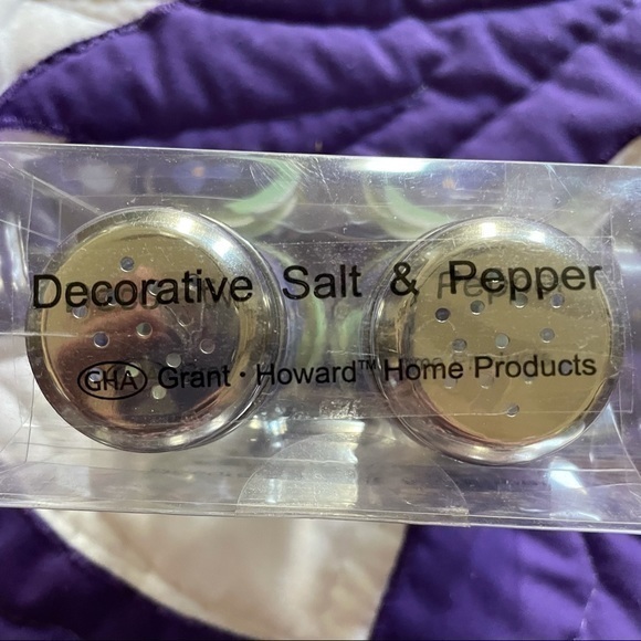 Hand Painted Salt and Pepper Shakers - Picture 3 of 5